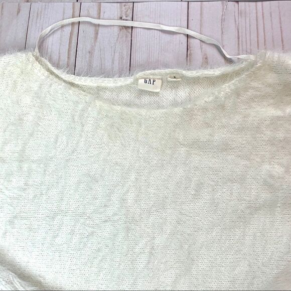 Rare GAP Fuzzy White Sweater Size Small - Picture 3 of 10